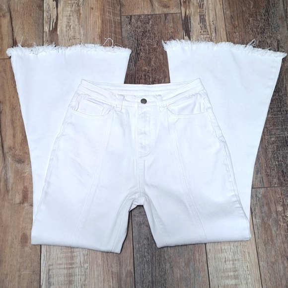 SHEIN White Flare Wide Leg Jeans with Distressed Hem Size Medium - Picture 6 of 9